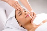 Hướng dẫn massage da mặt giúp tăng đàn hồi và làm mờ nếp nhăn tự nhiên