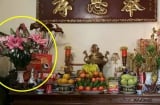 Vì sao người giàu luôn đặt bình hoa bên trái bàn thờ khi thắp hương?