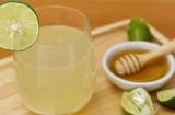 Vì sao nên uống nước chanh mật ong vào buổi sáng? Có 5 lý do đặc biệt