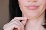Những thói quen tưởng vô hại nhưng âm thầm làm da mặt chùng nhão