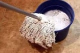 Lau dọn nhà ngày Tết: Mẹo lau sàn sạch không để lại vết, bóng đẹp suốt 1 tuần