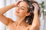  6 mẹo trị ngứa da đầu bằng nguyên liệu dễ tìm, giảm khó chịu chỉ sau vài lần áp dụng