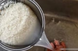 Đừng đổ bỏ nước vo gạo: 7 công dụng “vàng” cực tốt cho sức khỏe và làm đẹp