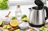 Ấm siêu tốc đóng cặn: 5 mẹo làm sạch nhanh, bật sáng như mới trong vài phút