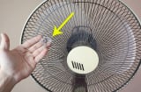 Mẹo làm sạch quạt điện không cần tháo khung, chỉ 5 phút là sạch bong như mới