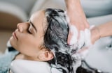 hương pháp gội đầu 2-2-2: Bí quyết giúp tóc sạch sâu và mọc dày tự nhiên
