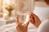 Uống nước ấm mỗi sáng thức dậy: 7 lợi ích bất ngờ