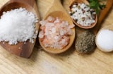 5 dấu hiệu cảnh báo bạn đang ăn quá nhiều muối