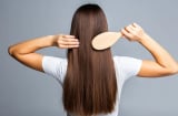Muốn tóc dày và khỏe hơn? Đừng bỏ qua cách chọn dầu gội và 5 thói quen này