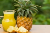 Cách uống nước ép dứa tươi giúp thải độc thận