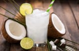 4 kiểu người không nên uống nước dừa kẻo rước thêm bệnh vào người