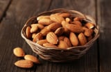 Những thực phẩm hỗ trợ giảm rụng tóc và kích thích mọc tóc từ bên trong