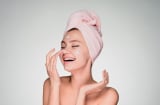 Rửa mặt mùa hè tưởng đơn giản nhưng dễ sai: 5 thói quen khiến da nhanh lão hóa và nổi mụn