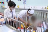 Bé trai 2 tuổi bị mẹ và người tình bạo hành đến nguy kịch: Người thân từ chối chăm sóc