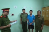 Bắt khẩn cấp người đàn ông đánh con riêng của vợ “hờ”