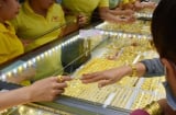 Giá vàng hôm nay 9/5: Vàng thế giới giảm mạnh, giá vàng trong nước vẫn đứng im