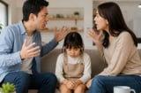 Muốn con cái nên người, cha mẹ đừng vô tình làm 3 điều này trước mặt con