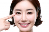 Thức dậy với đôi mắt sưng húp? 5 cách đơn giản giúp vùng mắt trông tươi tỉnh nhanh hơn