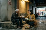 Có nhà, có lương hưu nhưng cụ ông 78 tuổi vẫn chọn ngủ trước siêu thị vì một nỗi ám ảnh