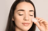 Chỉ dùng kem mắt chưa chắc đã đủ: Nhiều nguyên nhân khiến quầng thâm và bọng mắt ngày càng rõ hơn