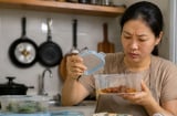 2 thói quen tiết kiệm của phụ nữ, tưởng tốt lại có thể làm tăng nguy cơ ung thư cho chồng con