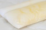 Mẹo làm sạch ruột gối bị ố vàng