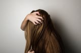 Thêm một nguyên liệu vào dầu gội, nhiều người thấy tóc lâu bết hơn trong mùa hè