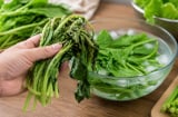 Đừng vội vứt rau hơi hé, làm cách này rau có thể tươi như mới