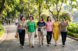 Phụ nữ sau tuổi 45 thường buông bỏ điều này để sống an yên hơn mỗi ngày