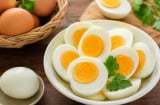 Cách luộc trứng không nứt vỡ, róc vỏ bóc dễ, độ chín theo ý muốn: 5 mẹo đơn giản