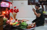 Vì sao cúng thần Tài ngày rằm không thể thiếu hoa?