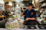Vì sao quán phở luôn tráng bát bằng nước sôi trước khi chan phở?