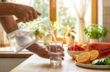 4 dấu hiệu xuất hiện vào buổi sáng có thể cho thấy cơ thể đang thiếu nước