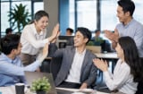 Vì sao có người luôn được yêu mến ở nơi làm việc? Hóa ra là vì họ biết làm điều này