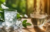 Mùa hè, uống nước lạnh hay nước ấm sẽ tốt hơn?