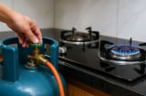 Tắt bếp gas trước hay khóa bình gas trước? Tưởng đơn giản mà nhiều người làm sai