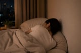 Vì sao nhiều người thích nằm ngủ sát tường? Thói quen này tiết lộ điều gì?