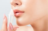 5 thói quen giúp cải thiện môi khô nứt, bong tróc và kém mềm mại mỗi ngày