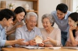 Cha mẹ về già chia tài sản cho con: Nhất định phải nhớ 5 điều này kẻo tuổi già đau lòng