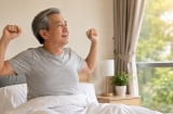 Người trên 50 tuổi nên hạn chế làm 3 việc này ngay sau khi ngủ dậy