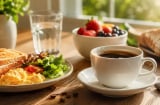 Nên uống cà phê trước hay sau bữa sáng sẽ tốt hơn? Nhiều người đang hiểu sai điều này
