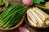 Vì sao người xưa nói: Nam không thiếu lá hẹ, nữ không thể thiếu ngó sen?