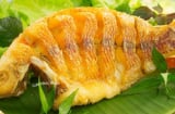 Thả thứ này vào rán cá món cá giòn tan, không lo dính chảo vỡ nát