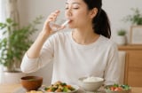 Uống nước ngay sau khi ăn có ảnh hưởng tiêu hóa không?