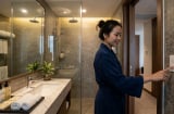 Tại sao các chuyên gia khuyên bạn nên bật đèn phòng tắm khi ngủ ở khách sạn?