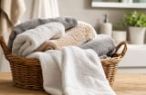 Vì sao khăn tắm giặt xong rồi vẫn còn hôi? Nhiều người mắc phải nhưng không biết nguyên nhân