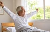 Vì sao nhiều về già thích dậy sớm? Không chỉ là thói quen, còn liên quan đến 5 thay đổi ít ai để ý