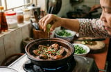Tại sao người ta lại cho chanh vào nồi cá kho? Bí mật của làng nghề gia truyền