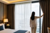 Tại sao rèm khách sạn thường có 2 lớp? Không chỉ để đẹp, còn vì 3 lý do rất thực tế