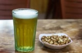 Tại sao khi uống bia người ta thường ăn kèm với lạc?
